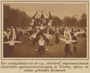 872730 Afbeelding van de 'slotstand', uitgevoerd door de plaatselijke gymnastiekvereniging, tijdens de feestweek in Vleuten.